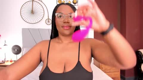 makena online show from 10/01/25, 04:18