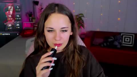 Snapshot of makima_lee chatting on 02/12/25, 07:56 Makima online show from 02/12/25, 07:56