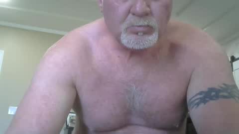 Snapshot of makinit0808 chatting on 05/20/26, 04:35 makinit0808 online show from 05/20/26, 04:35
