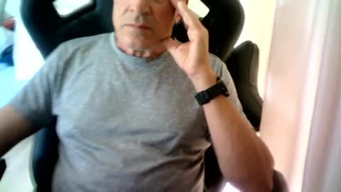 Snapshot of makis8989 chatting on 07/06/26, 06:54 makis8989 online show from 07/06/26, 06:54
