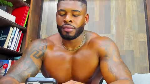 Makonnen online show from 02/12/25, 04:33