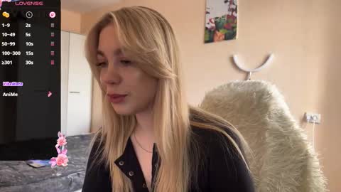 maksisisia online show from 10/23/25, 10:14