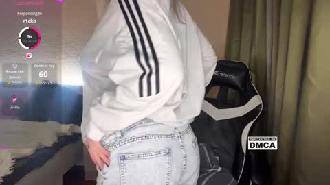 maksisisia online show from 11/18/25, 05:39