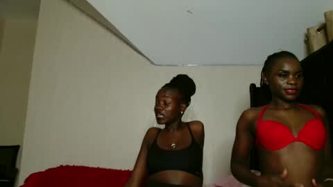 malani_malia online show from 11/10/25, 04:06