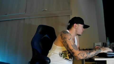 Snapshot of male_pussy chatting on 09/10/25, 09:53 ADAM online show from 09/10/25, 09:53