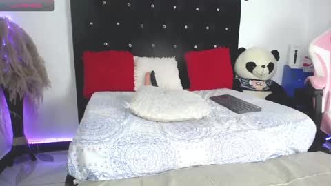 Snapshot of maleja_22_ chatting on 12/02/24, 06:30 Maleja online show from 12/02/24, 06:30