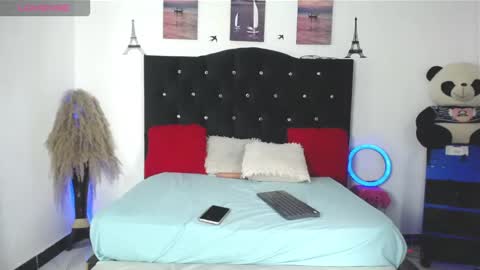 Snapshot of maleja_22_ chatting on 11/27/25, 03:19 Maleja online show from 11/27/25, 03:19