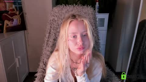 Malena online show from 10/04/25, 10:24