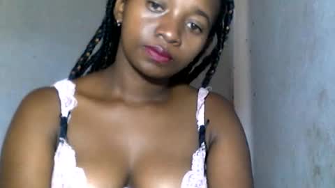 malinah01 online show from 12/16/24, 11:44