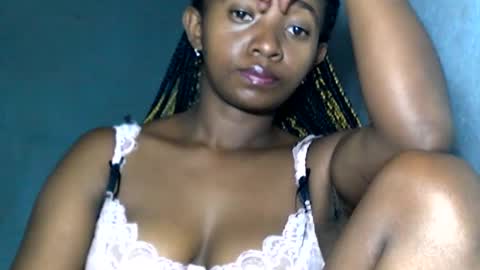 malinah01 online show from 01/13/25, 03:58