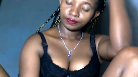 malinah01 online show from 01/24/25, 05:32