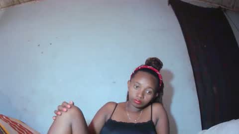 malinah01 online show from 09/17/25, 10:17