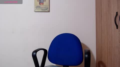 Snapshot of malory_golosa chatting on 11/14/25, 04:11 Malory online show from 11/14/25, 04:11