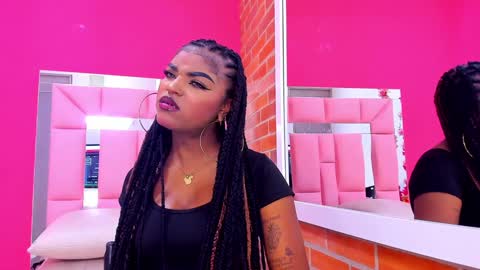 Snapshot of malu_horny_69 chatting on 12/14/24, 07:25 Melanie online show from 12/14/24, 07:25