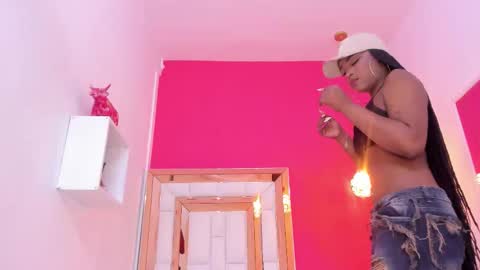 Snapshot of malu_horny_69 chatting on 02/14/26, 07:43 Melanie online show from 02/14/26, 07:43