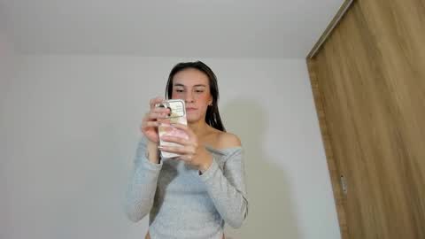 instagram  nueela   online show from 02/19/26, 11:23