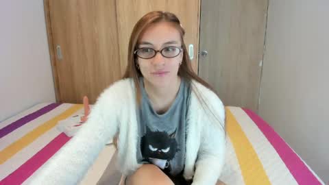 Snapshot of malucam_06 chatting on 06/05/26, 11:21 instagram nueela online show from 06/05/26, 11:21