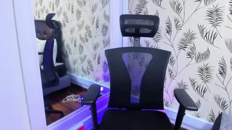 Milu online show from 05/19/26, 03:46