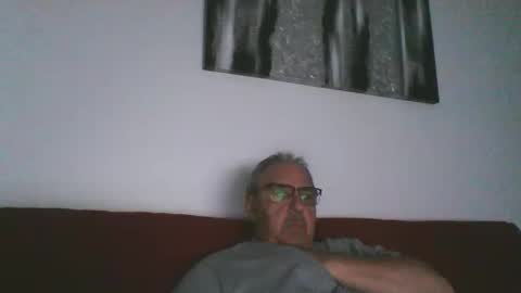 Snapshot of mambow99 chatting on 05/17/26, 12:52 OLDMANFREE online show from 05/17/26, 12:52