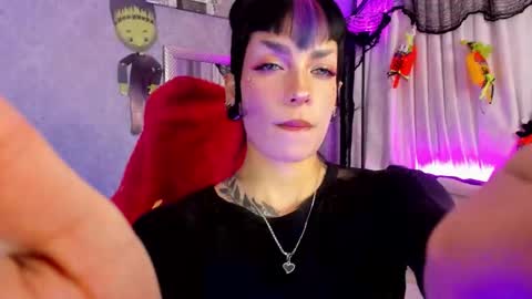 Snapshot of mamushka_ chatting on 10/24/25, 04:03   online show from 10/24/25, 04:03