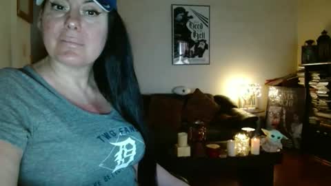 mandaloriangirlsfight online show from 04/16/26, 10:12