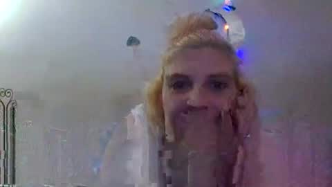 Snapshot of mandilube39 chatting on 01/27/25, 04:09 mindy22 online show from 01/27/25, 04:09