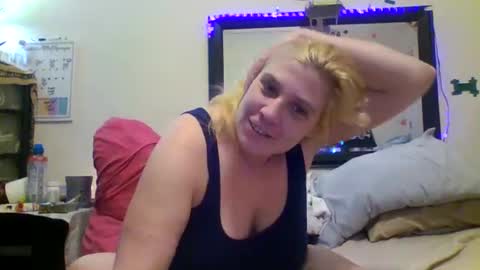 Snapshot of mandilube39 chatting on 02/07/25, 09:37 mindy22 online show from 02/07/25, 09:37