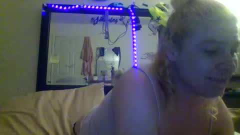 Snapshot of mandilube39 chatting on 02/16/25, 11:38 mindy22 online show from 02/16/25, 11:38