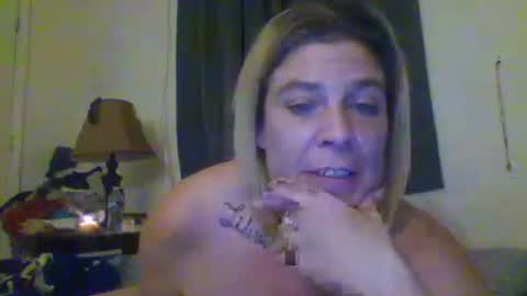 Snapshot of mandilube39 chatting on 10/15/25, 09:42 mindy22 online show from 10/15/25, 09:42