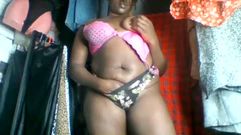 Snapshot of mandyglow24 chatting on 06/25/26, 11:48 Missdarkchocolate online show from 06/25/26, 11:48