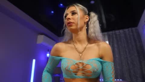 Snapshot of mandypeas chatting on 10/16/25, 06:25 Anto Lovense is Active My pleasure is in your hands Private is Open online show from 10/16/25, 06:25
