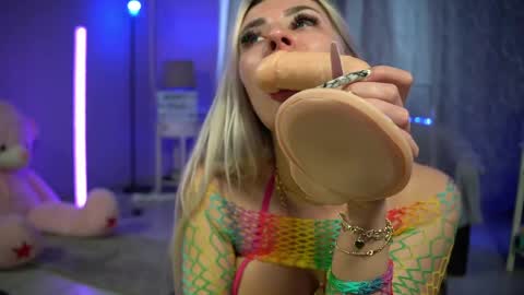 Snapshot of mandypeas chatting on 05/22/26, 07:59 Anto Lovense is Active My pleasure is in your hands Private is Open online show from 05/22/26, 07:59