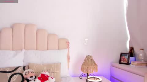   online show from 11/09/25, 02:04