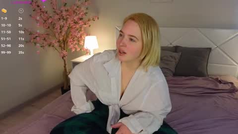 manic_pixie_ online show from 03/09/25, 10:30