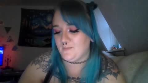 Snapshot of manicpixiepop chatting on 11/11/25, 10:10 ManicPixiePop online show from 11/11/25, 10:10