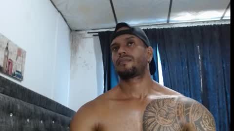 Snapshot of manolofitt chatting on 02/27/25, 03:37 Manolo online show from 02/27/25, 03:37