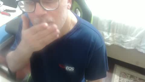 Snapshot of manotcheblu chatting on 10/31/25, 12:55 manotcheblu online show from 10/31/25, 12:55