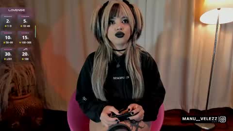 Snapshot of manu_nyx chatting on 05/31/26, 07:15 manu velezz Help me to get to 100 thumbs ups Tip 25tks Rate me online show from 05/31/26, 07:15