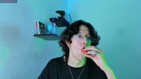 Manuel online show from 10/28/25, 03:10