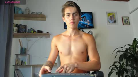 manucute 23  online show from 11/18/25, 03:16