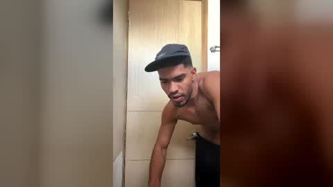 Snapshot of manuel__brown chatting on 06/17/26, 12:40 Manuel online show from 06/17/26, 12:40