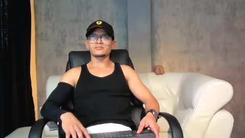 Manuel online show from 09/28/25, 01:38