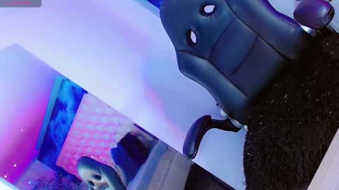 Manuela Kingsley online show from 02/16/25, 03:16