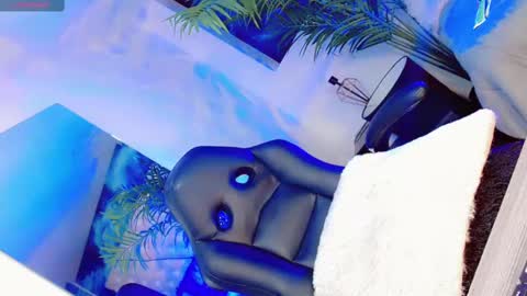 Manuela Kingsley online show from 03/08/25, 06:05