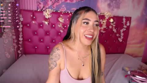 Snapshot of manuelaveelez chatting on 10/10/25, 05:50 Manuela online show from 10/10/25, 05:50