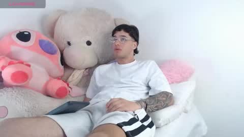 Manuel online show from 05/15/26, 11:56