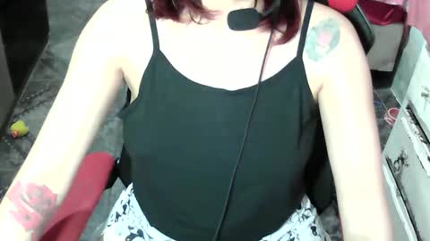 Manu Escarlate online show from 11/06/25, 05:19