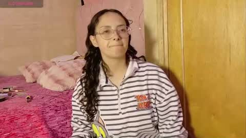Snapshot of manumeow_ chatting on 06/17/26, 01:08 Manu online show from 06/17/26, 01:08
