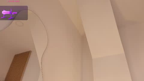 Snapshot of mara_betancurt chatting on 06/11/26, 12:32 Mara online show from 06/11/26, 12:32