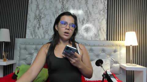 Snapshot of mara_blake__ chatting on 12/17/25, 02:06 Mara online show from 12/17/25, 02:06